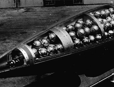 Βίντεο: Τα πέντε χειρότερα και πιο θανατηφόρα όπλα από τον προηγούμενο αιώνα